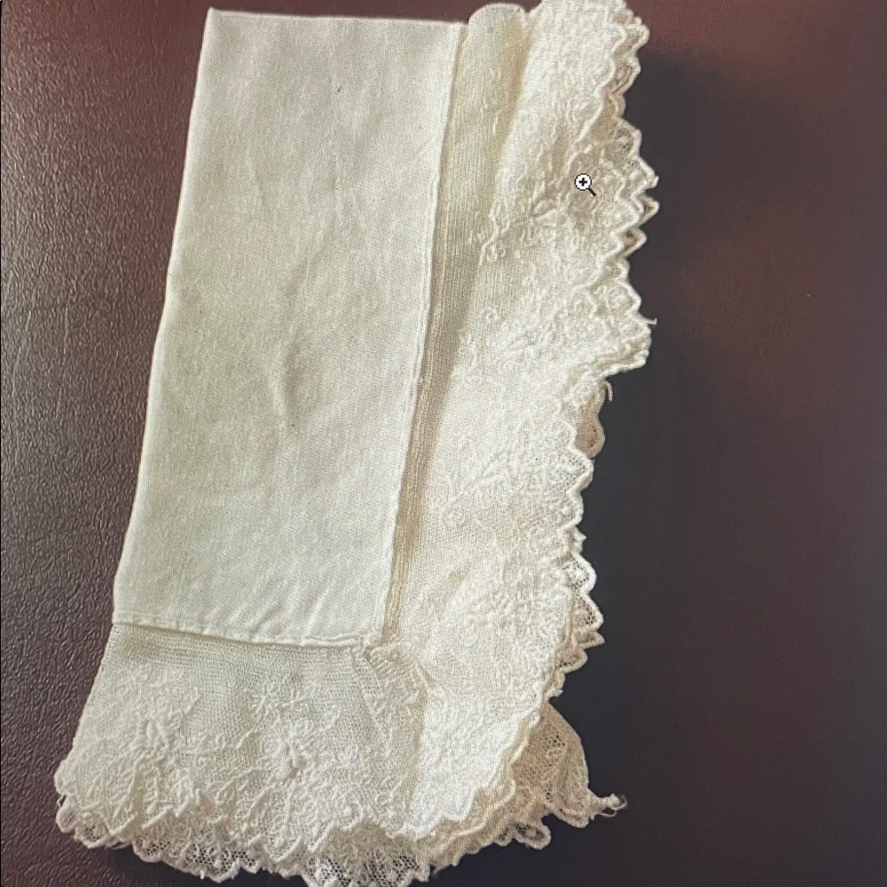 VTG Elegant Lace Trimmed White Handkerchief